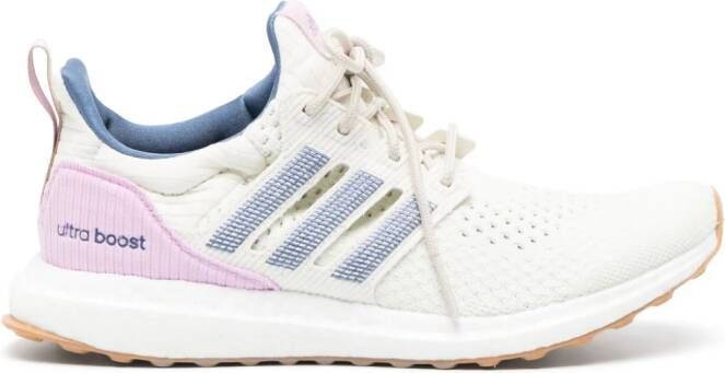 Adidas Ultraboost 1.0 sneakers met logopatch Beige