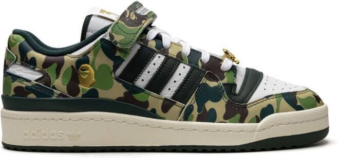 Adidas "x BAPE Forum 84 Low 30th Anniversary Green Camo sneakers" Groen