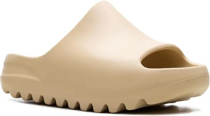 Adidas Yeezy Kids Desert Sand slippers Beige
