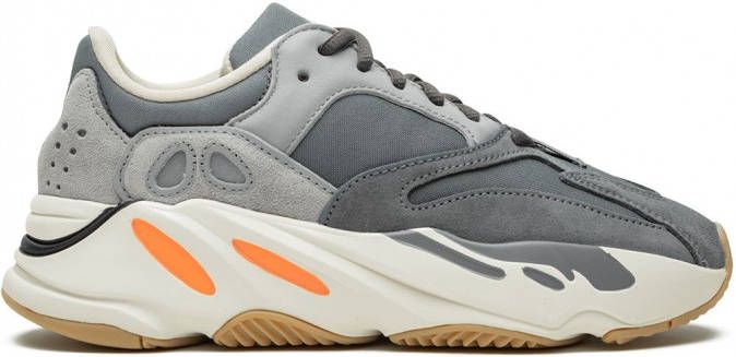 adidas Yeezy Boost 700 "Magnet" sneakers Grijs