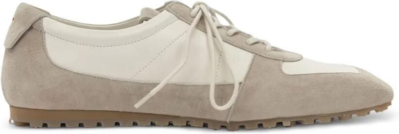 Aeyde Uma suède sneakers met vlakken Beige