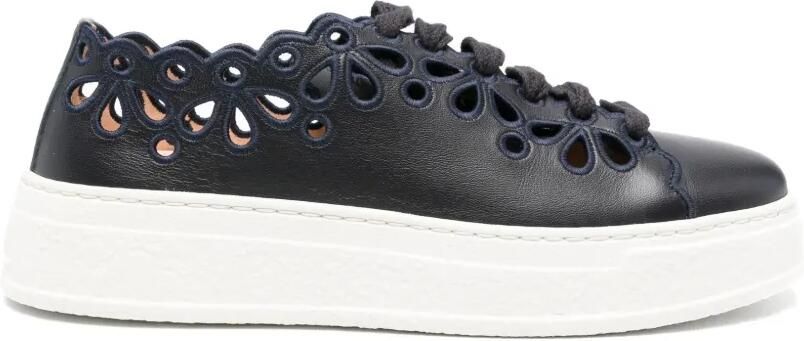 AGL Gewelfde sneakers met uitgesneden details Blauw