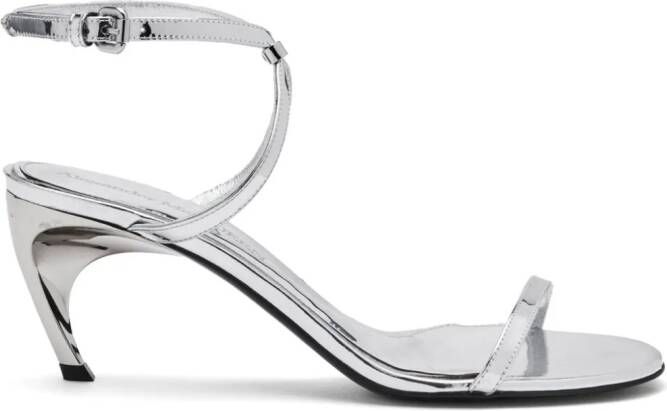 Alexander McQueen Armadillo 65mm sandalen met metalen bandje Zilver