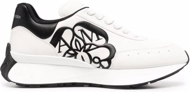 Alexander McQueen Sneakers met wapenschild Wit