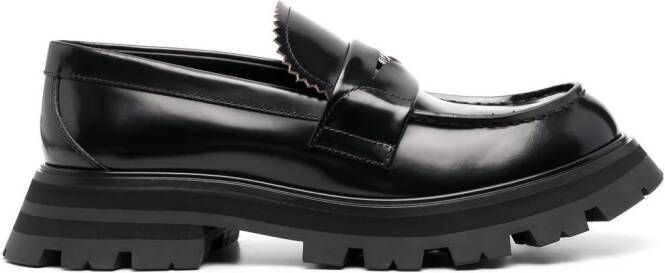 Alexander McQueen Loafers met geborduurd logo Zwart
