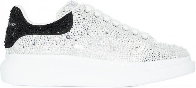 Alexander McQueen Oversized sneakers verfraaid met kristallen Wit