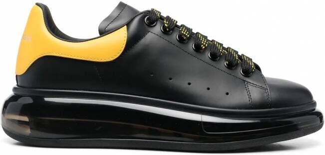 Alexander McQueen Sneakers met oversized zool Zwart
