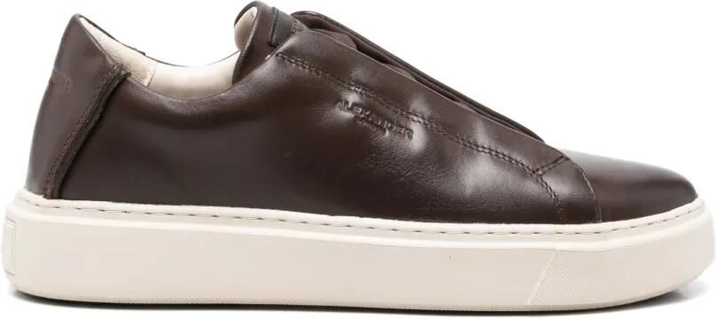 Alexander Smith London Slip-on Man leren sneakers met logo-reliëf Bruin