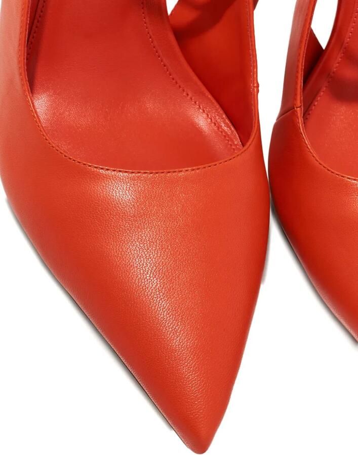 Alexandre Birman 90 mm pumps met puntige neus en enkelbandje Oranje