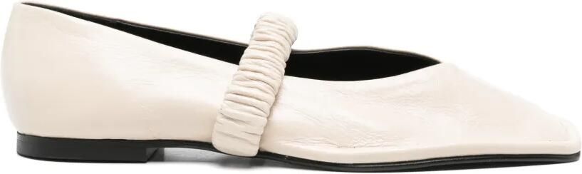 ALOHAS Ballerina's met vierkante neus Beige