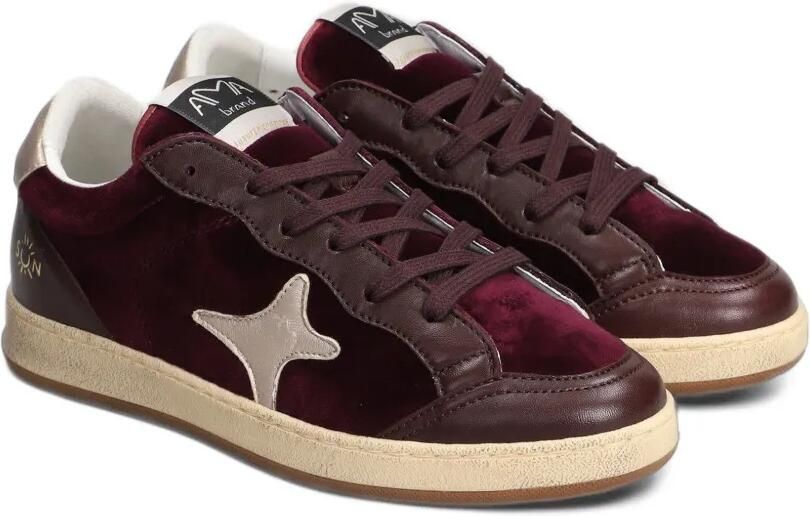 Ama Brand velvet star-patch sneakers Rood