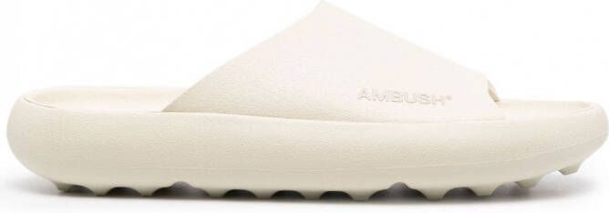 AMBUSH Slippers met logoprint Wit