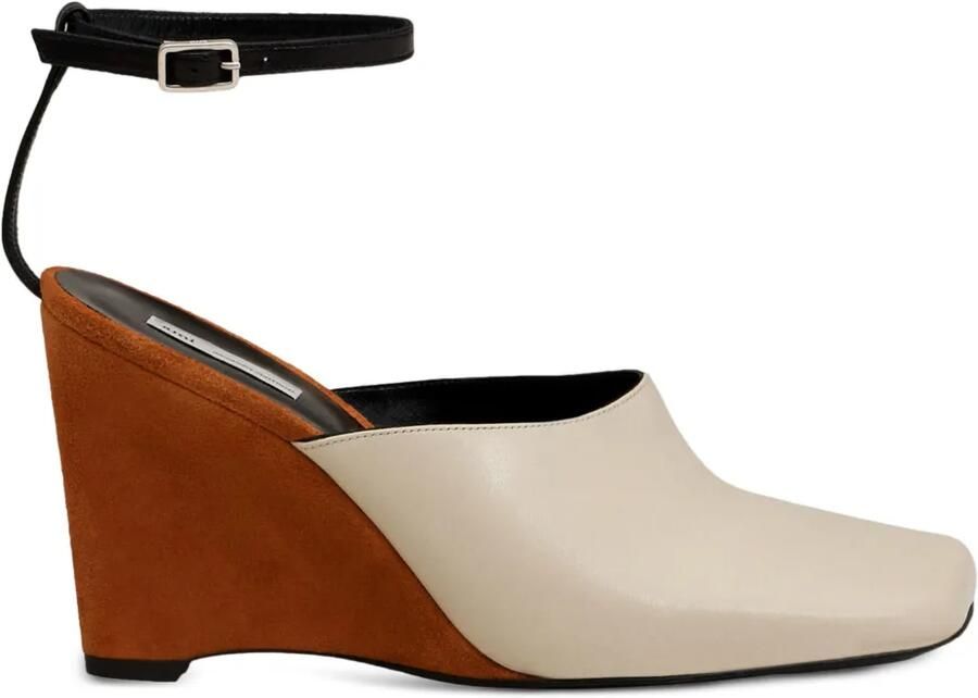 AMI Paris Muiltjes met sleehak Beige