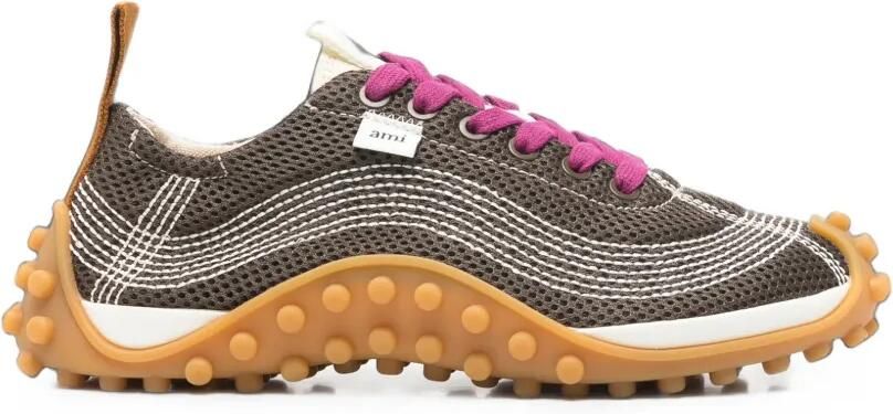 AMI Paris Sneakers met mesh vlakken Bruin