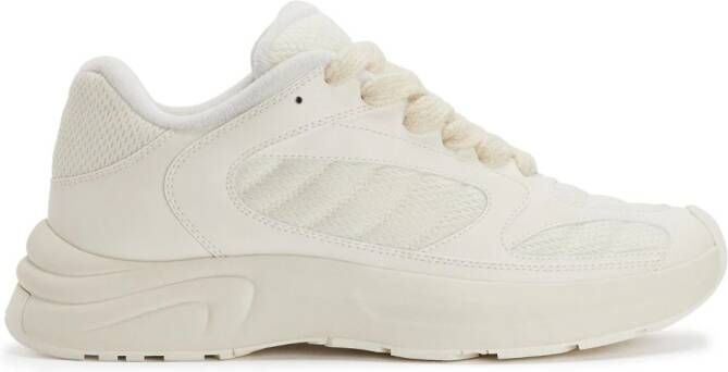 AMI Paris Sneakers met vlakken Beige