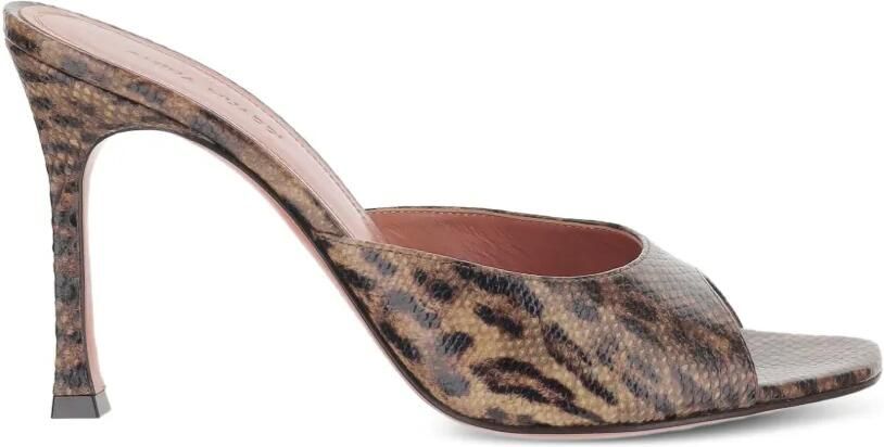 Amina Muaddi Alexa sandalen met dierenprint Bruin