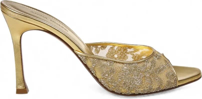 Amina Muaddi Alexa sandalen met kant Goud