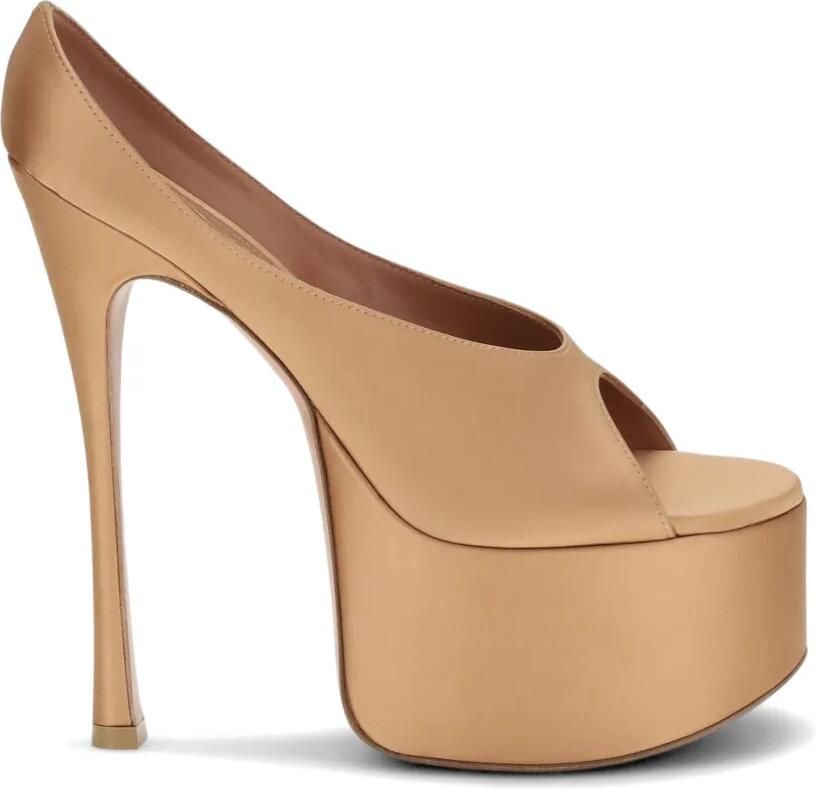 Amina Muaddi Anok Plateau satijnen pumps Beige