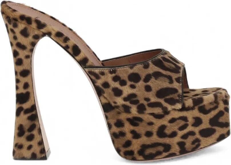 Amina Muaddi Dalida sandalen met luipaardprint en plateauzool Bruin