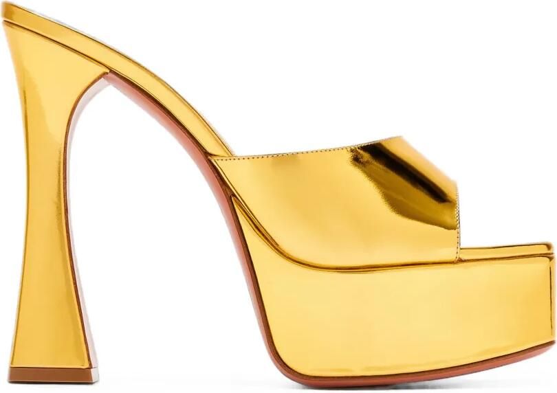 Amina Muaddi Dalida sandalen met plateauzool Goud