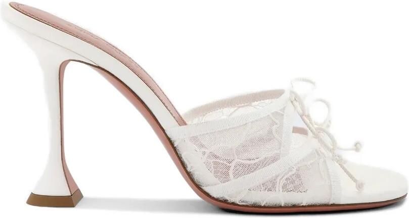 Amina Muaddi Eleonora sandalen met kant Wit