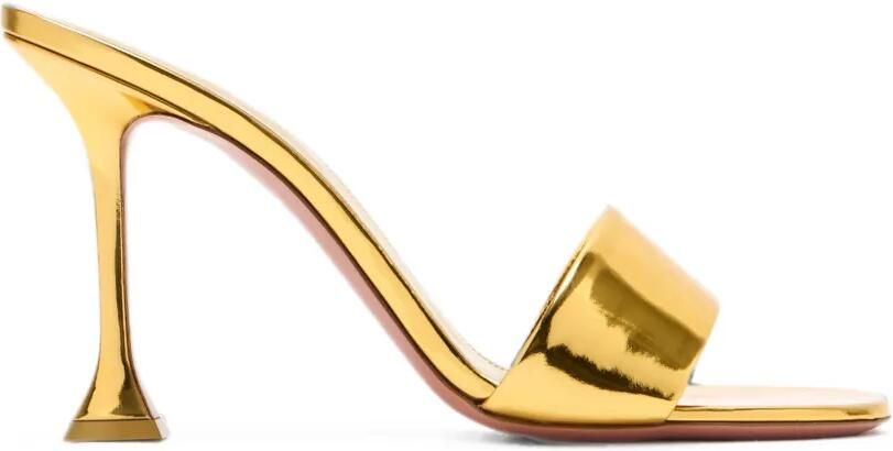 Amina Muaddi Lupita metallic sandalen Goud