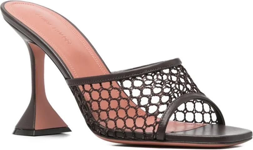 Amina Muaddi Lupita sandalen met net details Bruin