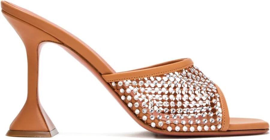 Amina Muaddi Lupita slippers met kristallen Bruin