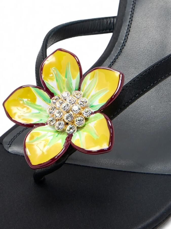 Amina Muaddi Vittoria sandalen verfraaid met bloemen Zwart - Foto 2