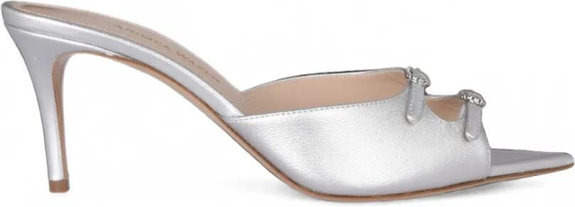 Andrea Wazen Carol sandalen met puntige neus en gespdetail Zilver