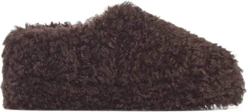 Apparis Misha bouclette slippers van imitatielamswol Bruin