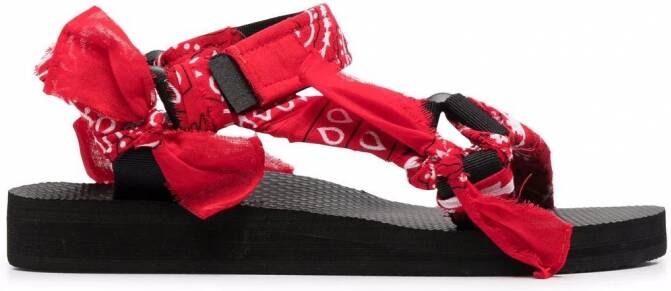 Arizona Love Trekky sandalen met bandanaprint Rood