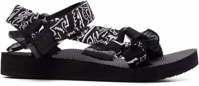 Arizona Love Trekky sandalen met bandanaprint Zwart
