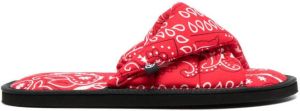 Arizona Love Vegas slippers met bandanaprint Rood
