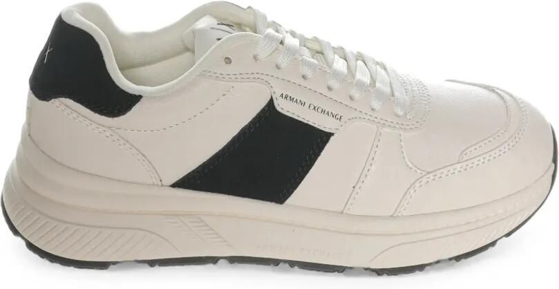 Armani Exchange Sneakers met vlakken en logoprint Beige