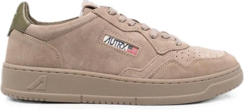 Autry Geperforeerde sneakers met logopatch Beige