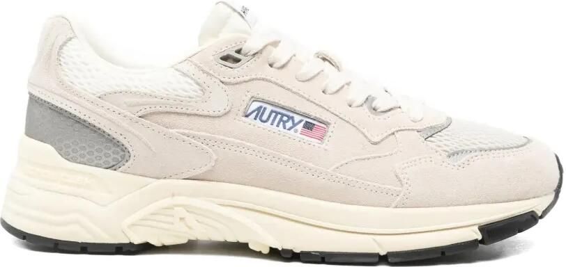 Autry Hyperway sneakers met suède vlakken Beige