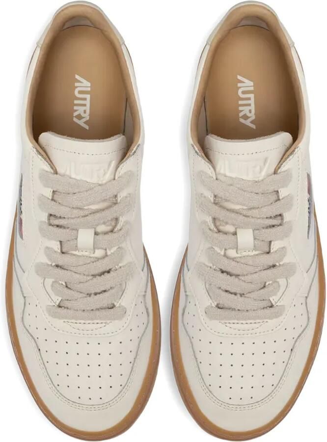 Autry Medalist leren sneakers met geperforeerde details Beige