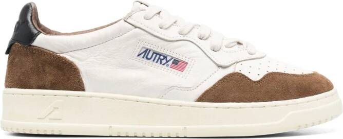 Autry Sneakers met logopatch Beige
