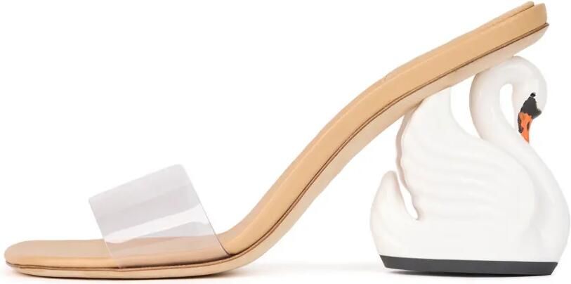 A.W.A.K.E. Mode Faye sandalen met zwanenhak Beige