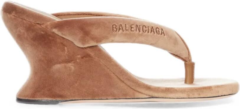Balenciaga Gaeta sandalen met sleehak Beige