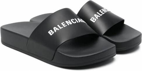 Balenciaga Kids Badslippers met logoprint Zwart