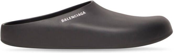Balenciaga Dichte badslippers met logoprint Zwart