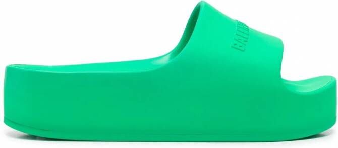 Balenciaga Chunky slippers met logo-reliëf Groen