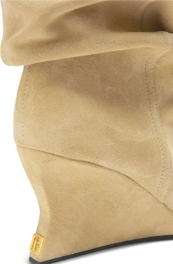 Balmain Gedrapeerde suède enkellaarzen met sleehak Beige - Foto 5