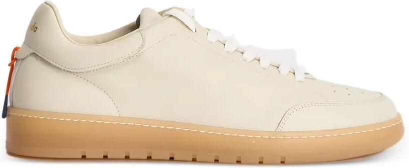 Barracuda Guga sneakers met geperforeerde neus Beige