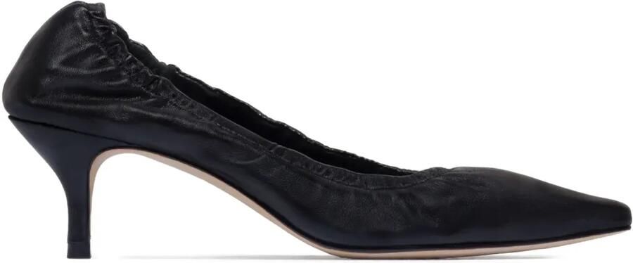 Bernardo 1946 Manu leren pumps met ruches Zwart
