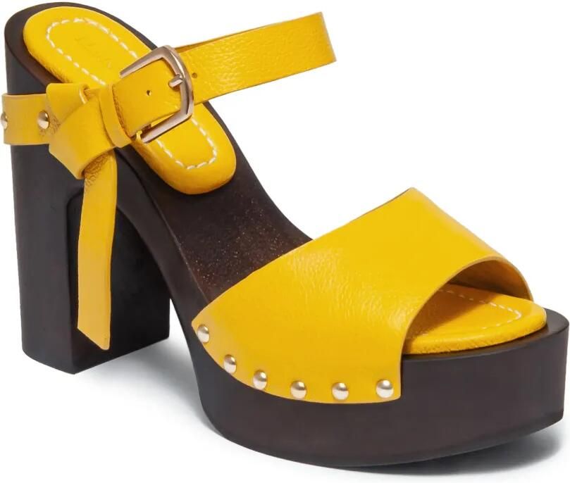 Bernardo Luxor sandalen met plateauzool en studs Geel