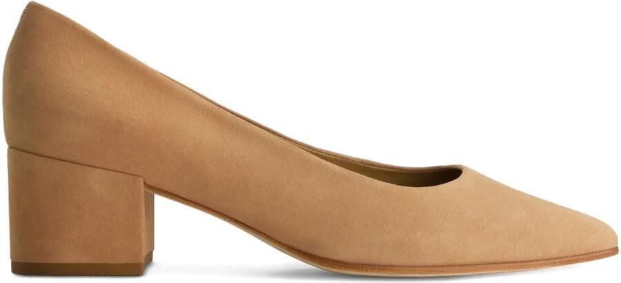 Bernardo Millie pumps met blokhak en puntige neus Bruin