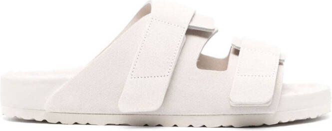 Birkenstock x Tekla Uji suède sandalen Wit